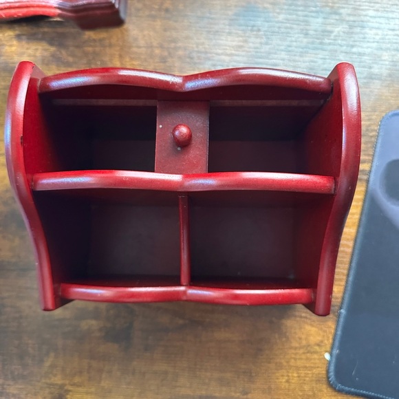 Elegant Red Wooden Organizer - Picture 3 of 3
